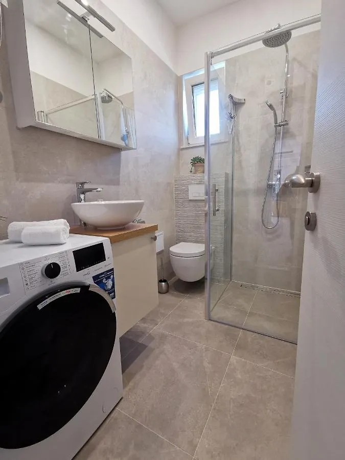 Relax And Enjoy Apartment Stobrec Split